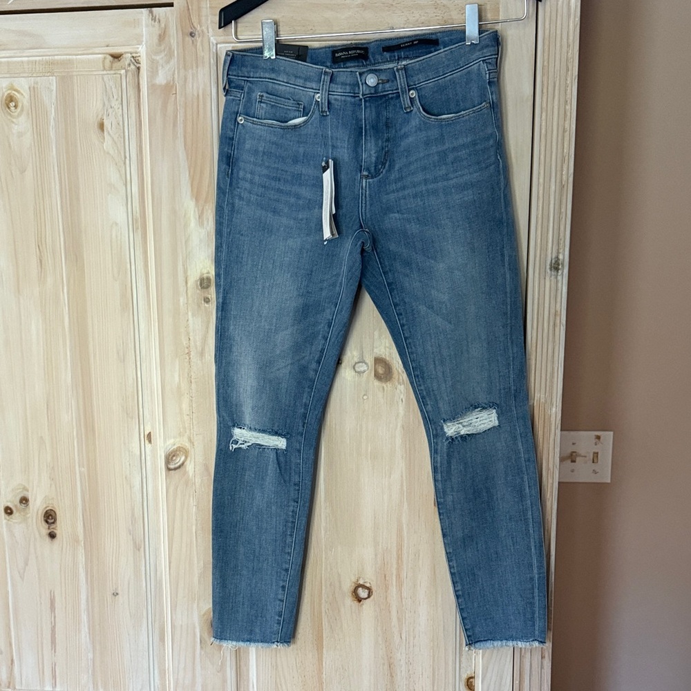 Banana Republic Light Blue Skinny Jeans Never worn Great denim color
